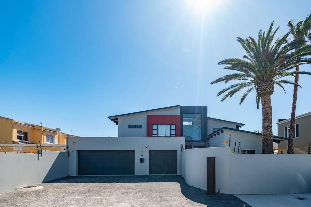 Family Home In Tableview, Close To Dolphin Beach. Cape Town Exterior photo